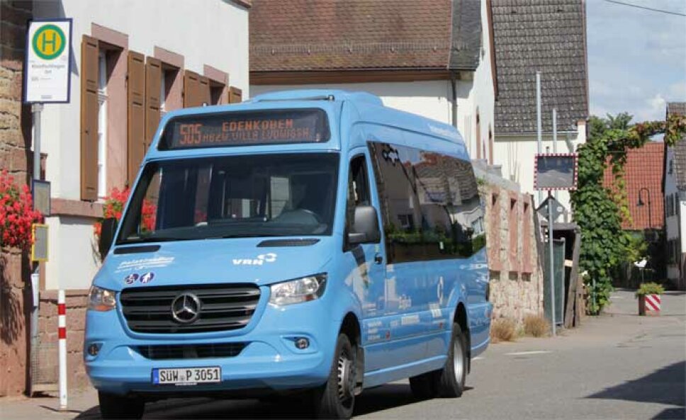 Kleinbus in Kleinfischlingen